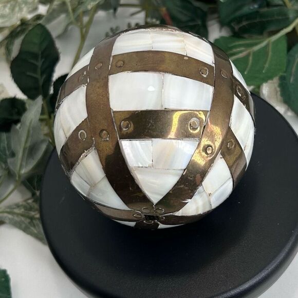 Mother Of Pearl Mossaic Sphere Orb Ball With Brass Detail 4” Round White - Picture 6 of 13
